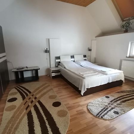 Casa Sara Hotel Săcele Екстериор снимка