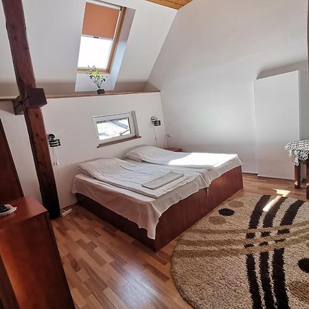 Casa Sara Hotel Săcele Екстериор снимка