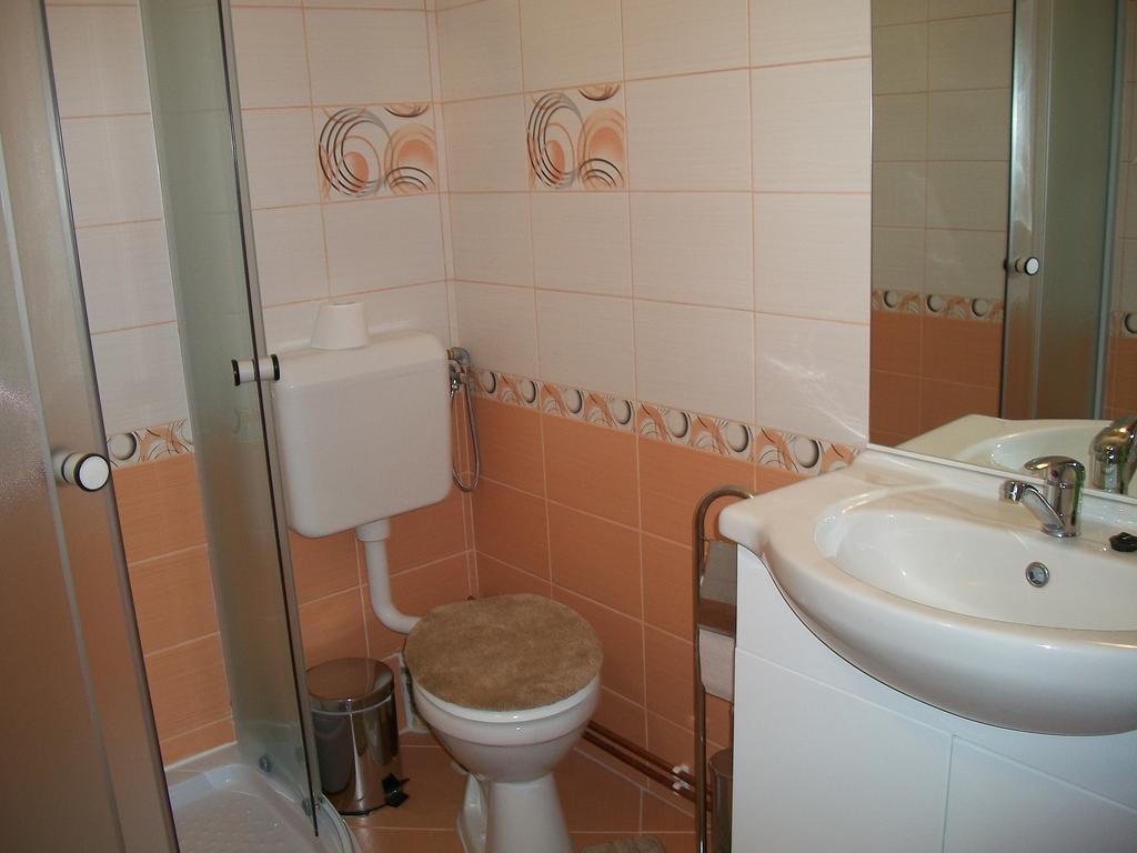 Casa Sara Hotel Săcele Стая снимка